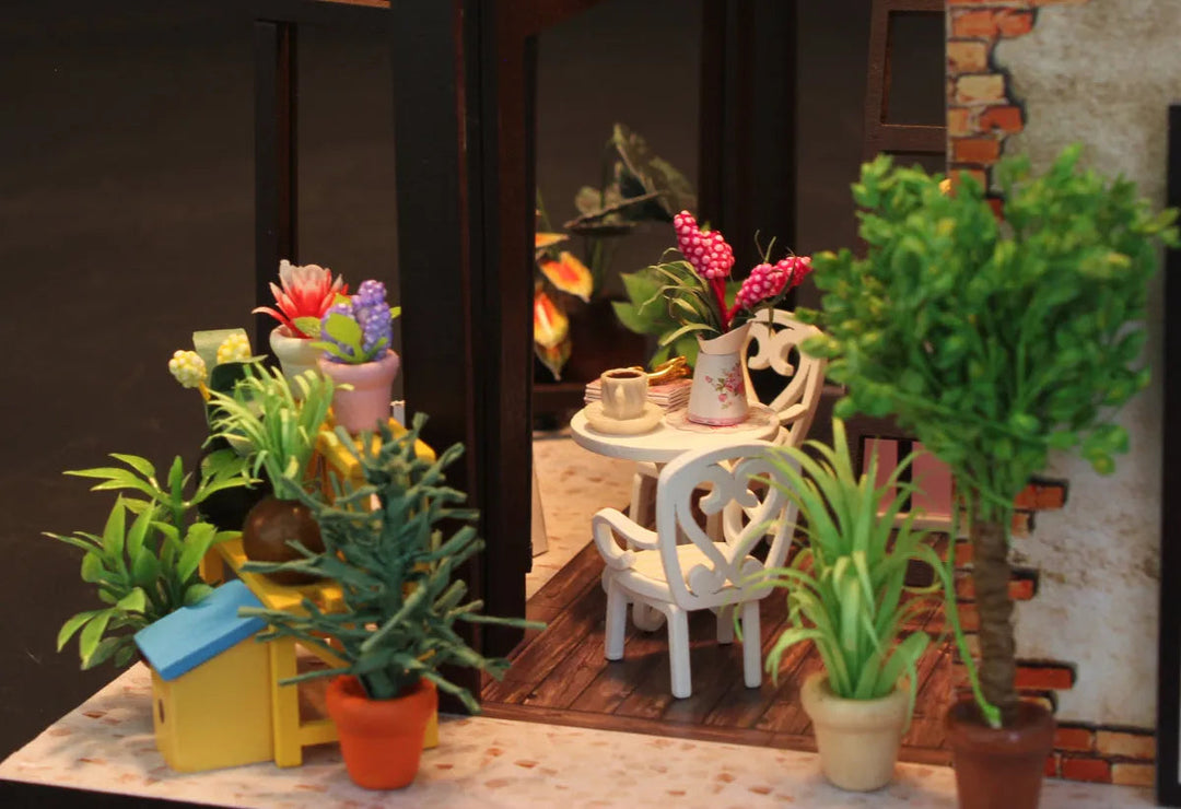 Miniature Wizardi Roombox Kit - Coffee House Dollhouse Kit