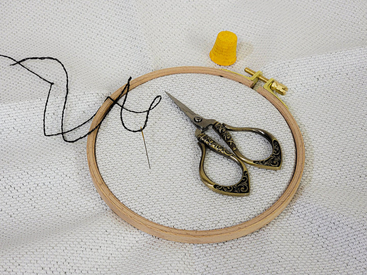 Scissors for Embroidery and Detail Work F07M4-2-SC4