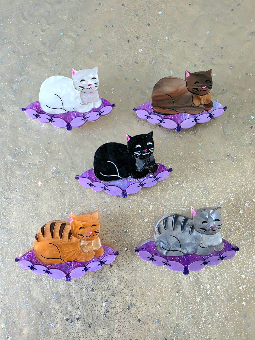 Loaf cat brooch pin