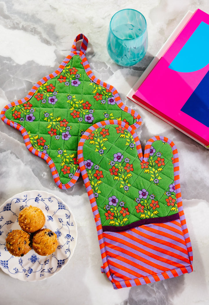 Green Pot Holder & Oven Mitt