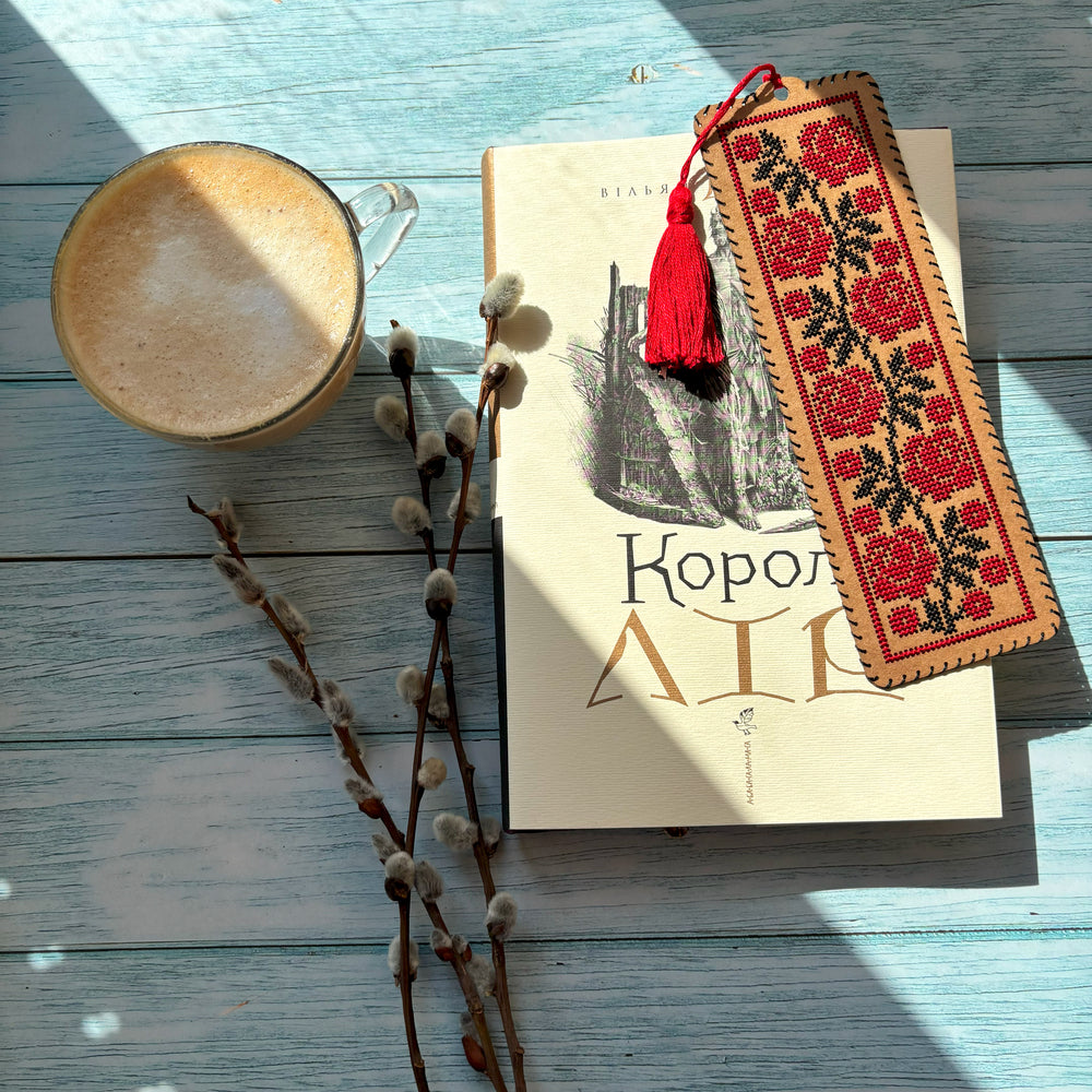 Roses Cardboard Embroidery Bookmark Kit by Wonderland Crafts WLZ-003