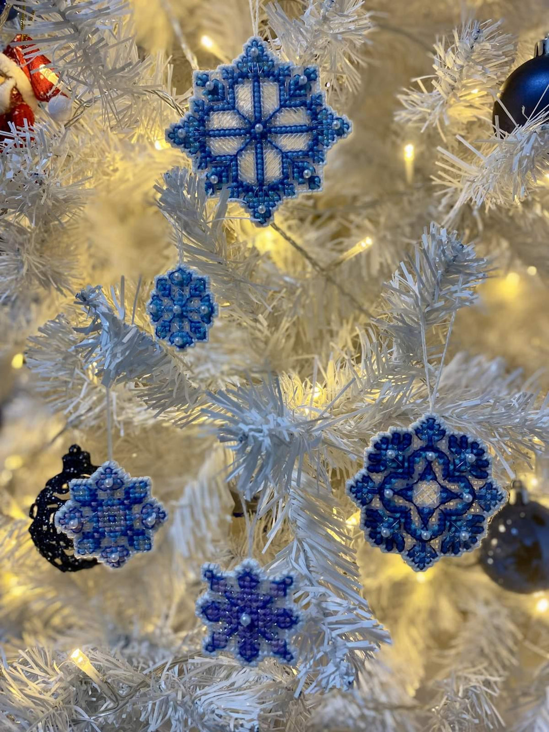 Snowflakes R1889AC Counted Cross Stitch Kit