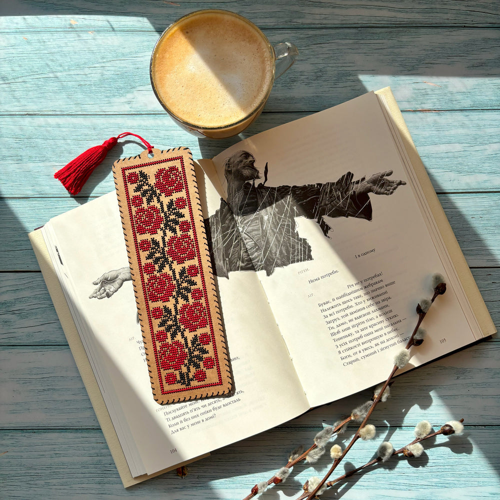 Roses Cardboard Embroidery Bookmark Kit by Wonderland Crafts WLZ-003