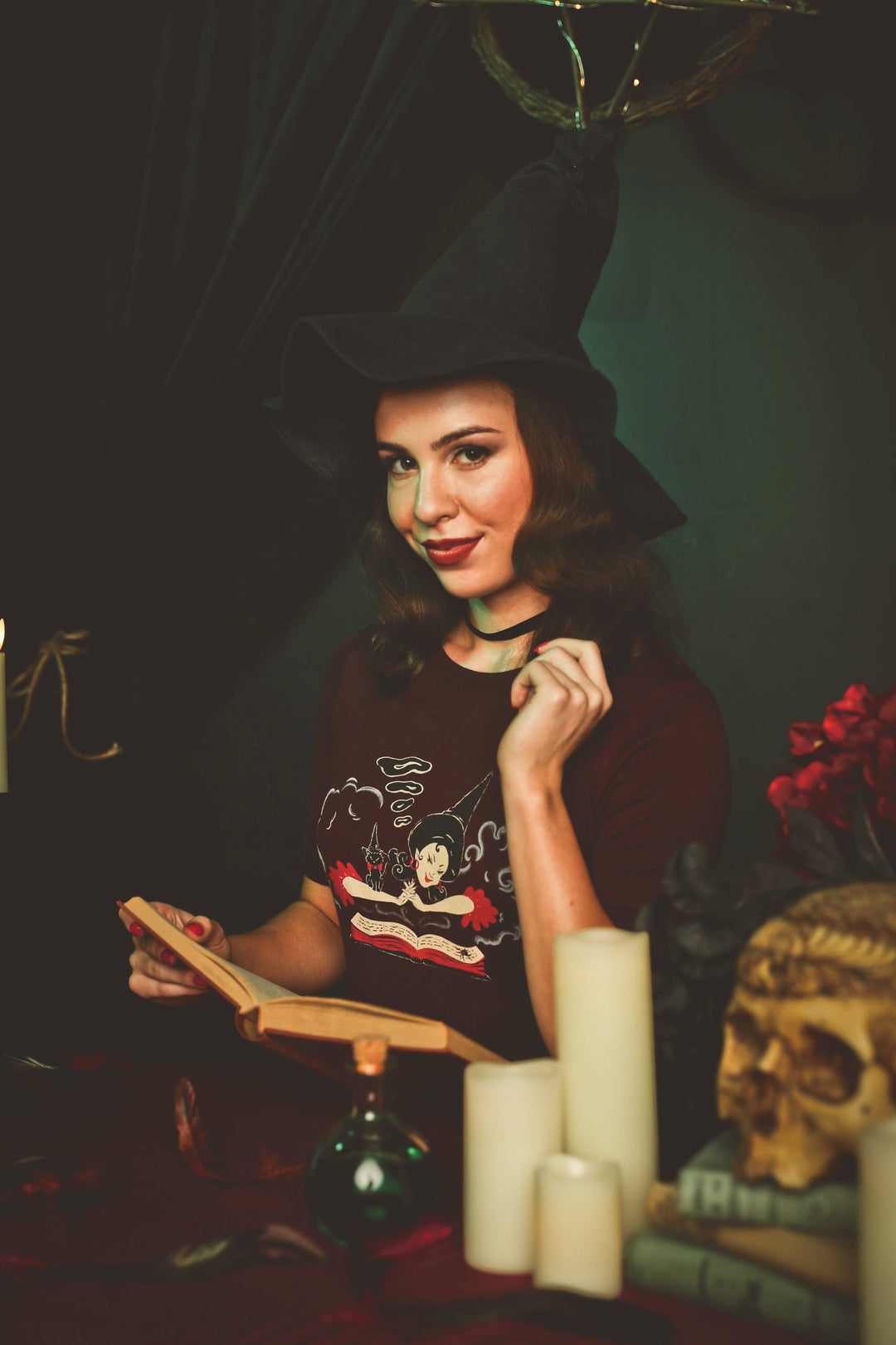 Witch Bible short sleeve Sweater in Burgundy