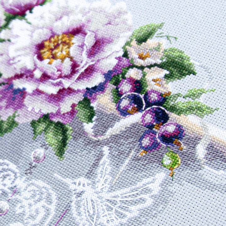 Floral Decor 70-05 Counted Cross-Stitch Kit