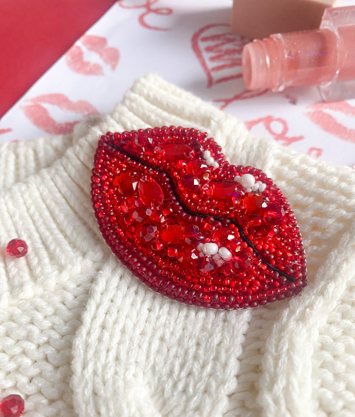 Passionate Kisses Bead Embroidery Brooch Decoration Kit by Abris Art AD-244