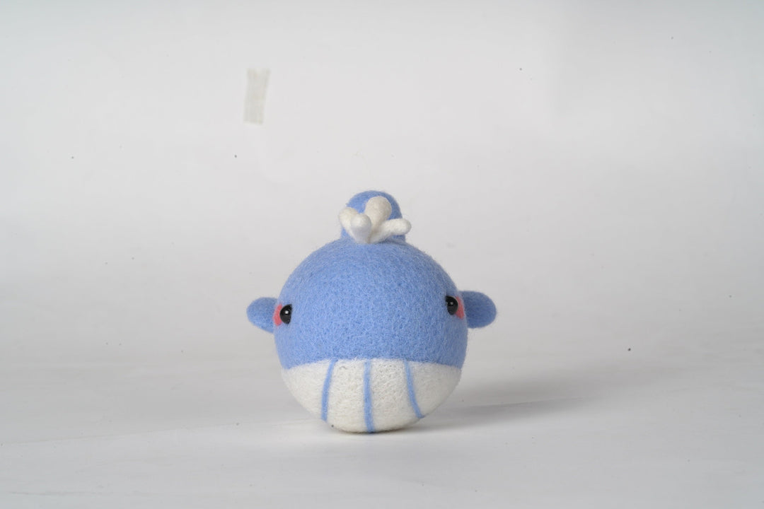 Whale Needle Felting Kit. Wizardi DIY Wool Craft Kit F07N8-538