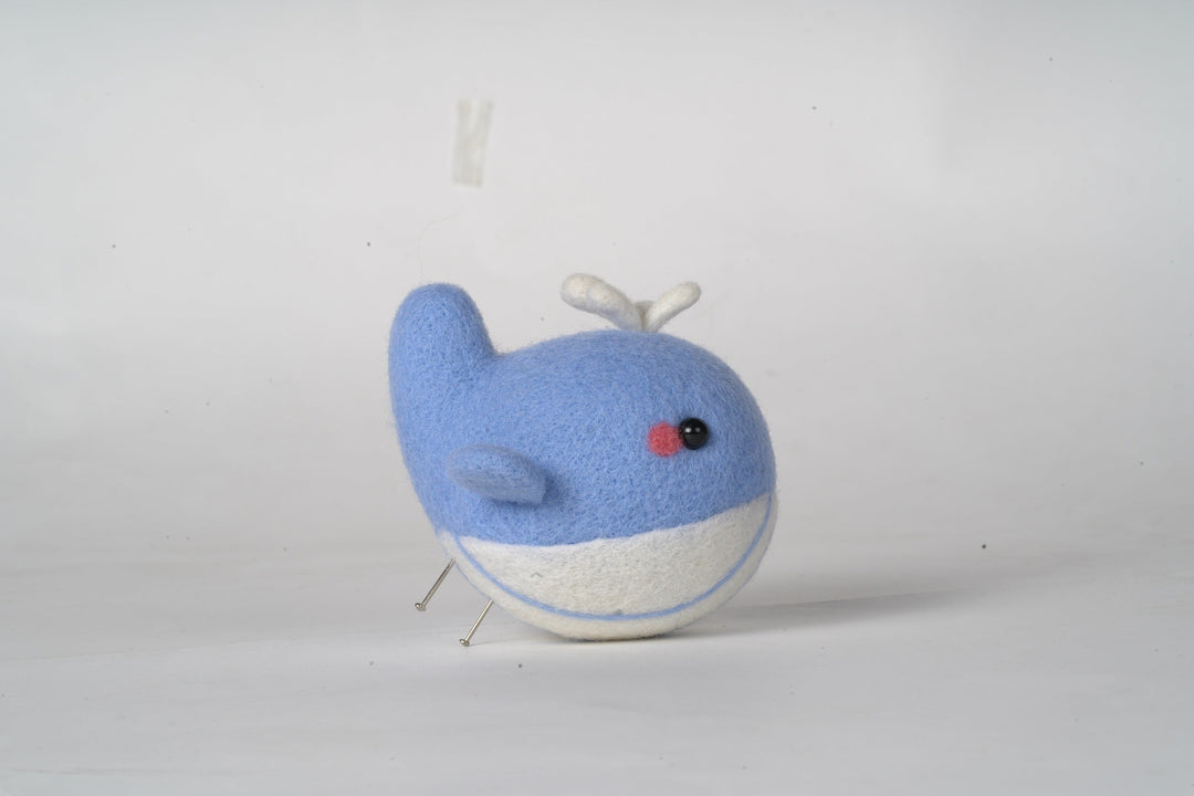 Whale Needle Felting Kit. Wizardi DIY Wool Craft Kit F07N8-538