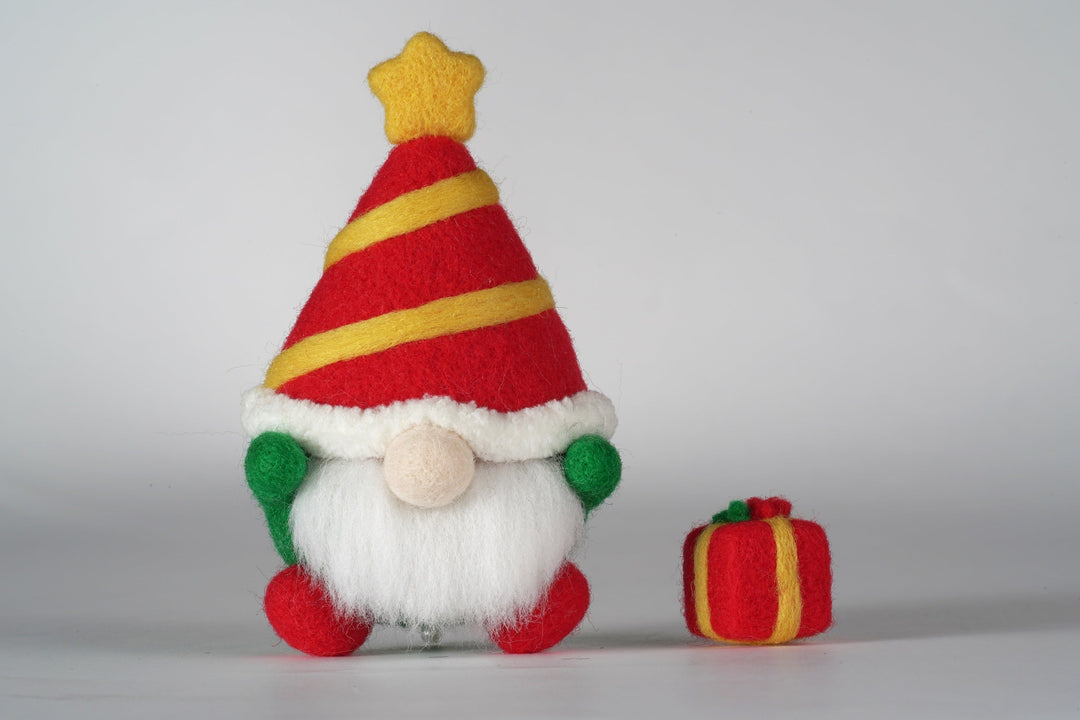 Red Christmas Gnome Needle Felting Kit. Wizardi DIY Wool Craft Kit F07N8-491