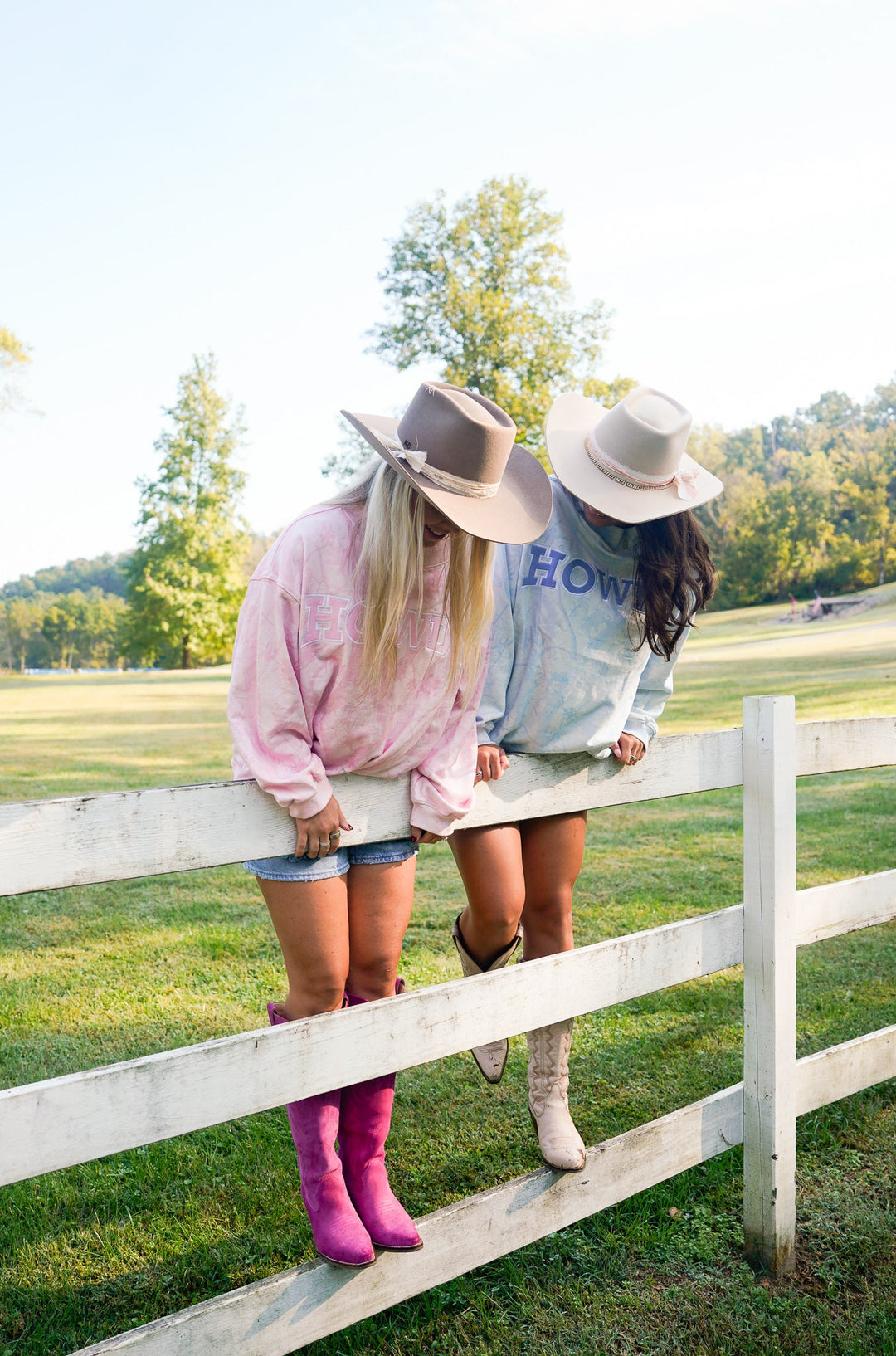 Howdy - Camo Vintage Crew-Neck Sweatshirt