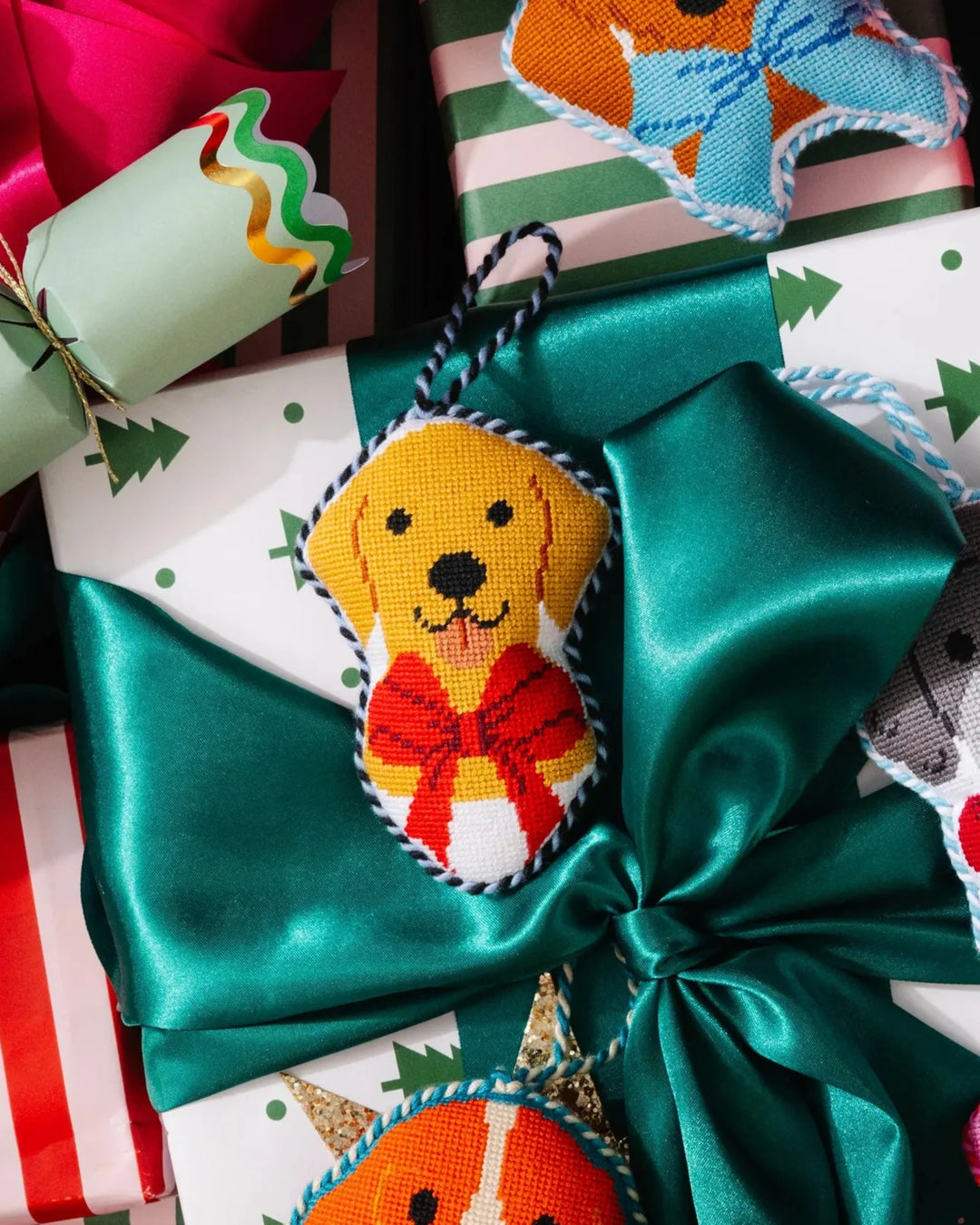 Needlepoint Icon Ornament - Golden Retriever