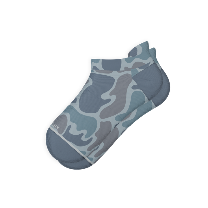 The Trail Runner | Tonal Grey Camoflauge Heel Hammock™ Ankle Socks