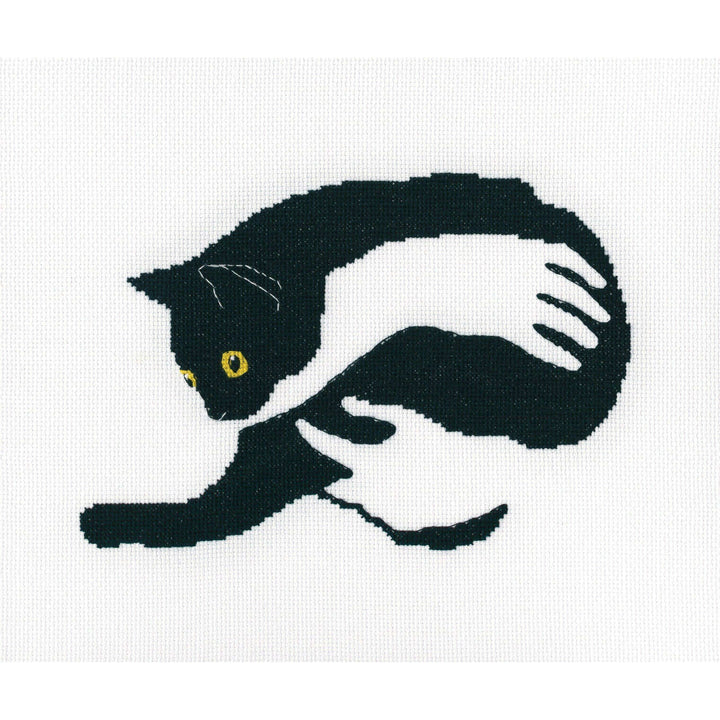 Among black cats M669 Counted Cross Stitch Kit