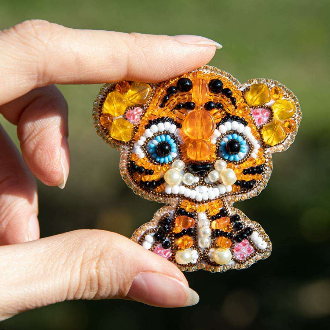 Beadwork kit for creating brooch Crystal Art Tiger BP-335C