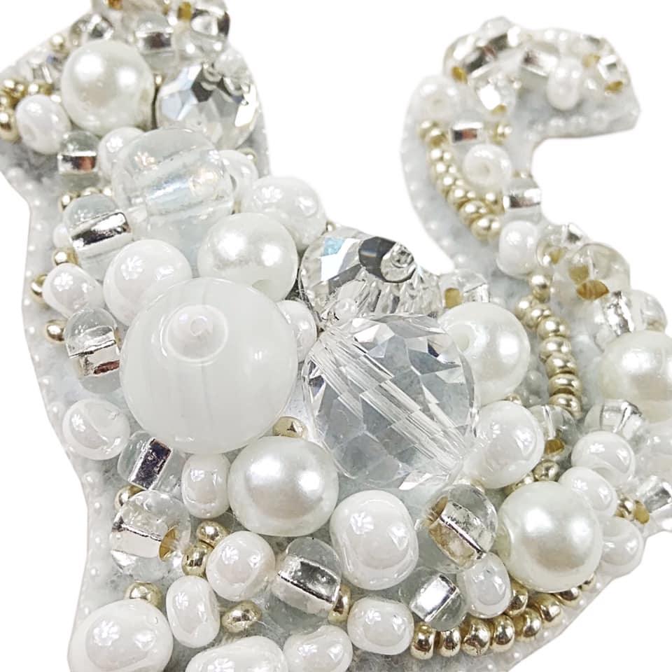BP-220C Beadwork kit for creating brooch Crystal Art "Cat"