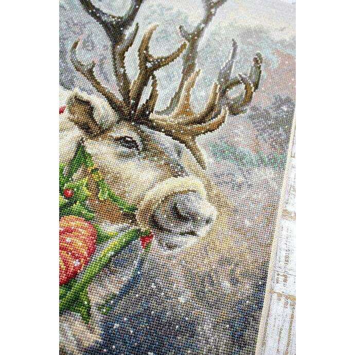 Christmas Deer B598L Counted Cross-Stitch Kit