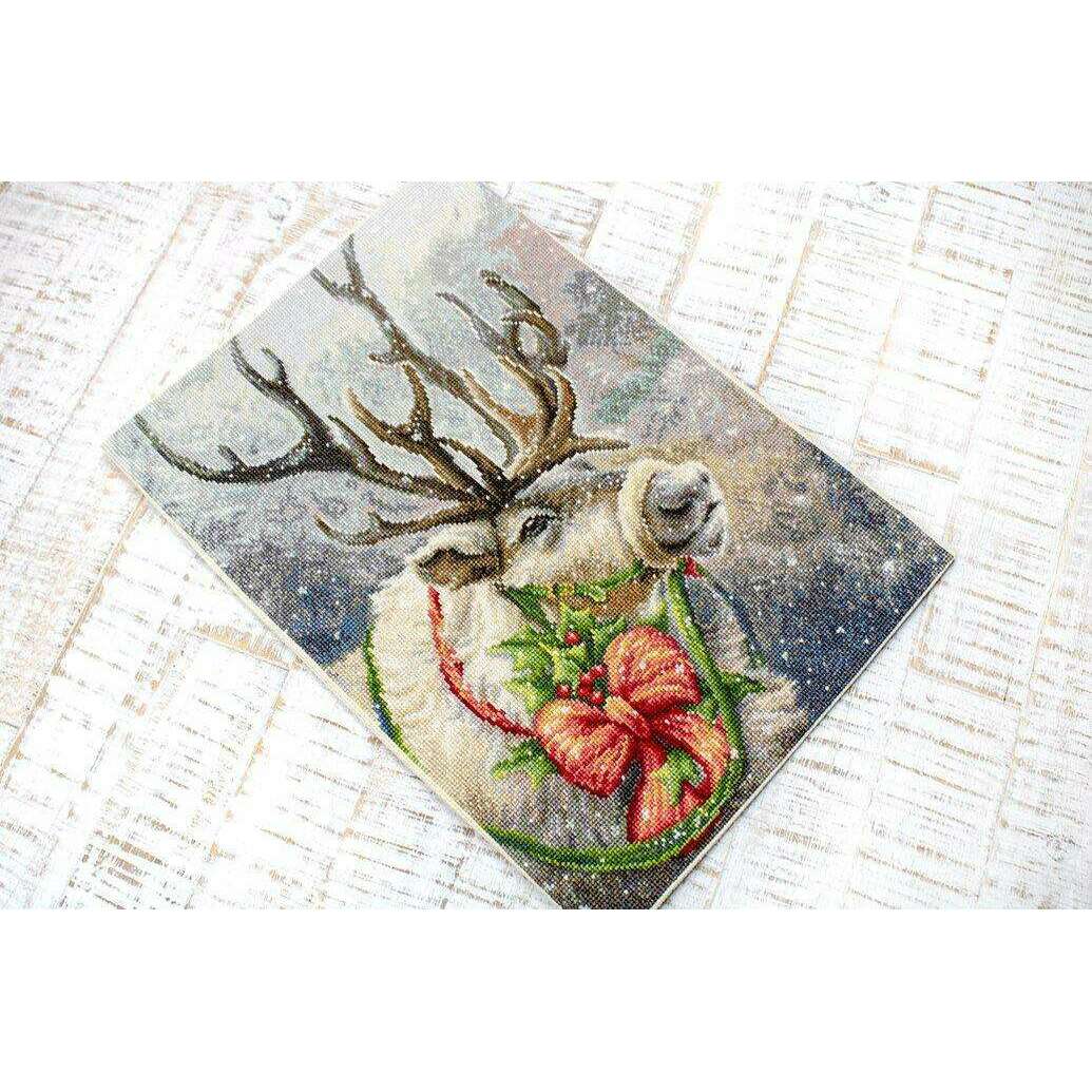 Christmas Deer B598L Counted Cross-Stitch Kit