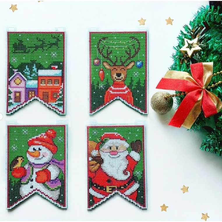 Christmas flags - green 190CS Counted cross stitch kit with plastic canvas