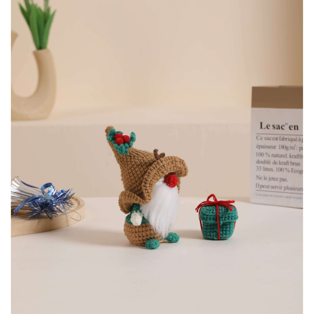 Christmas Gnomes Amigurumi DIY Crochet Kit Wizardi F07N8-M164