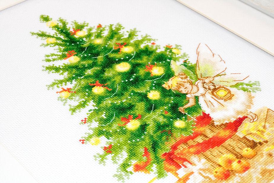 Christmas Tree B1117L Counted Cross-Stitch Kit