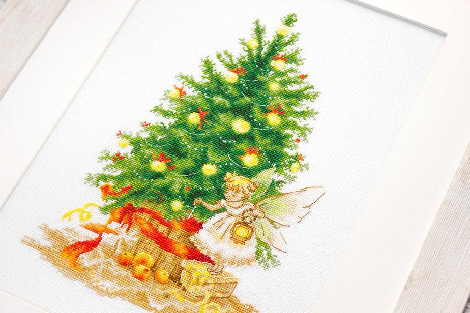 Christmas Tree B1117L Counted Cross-Stitch Kit