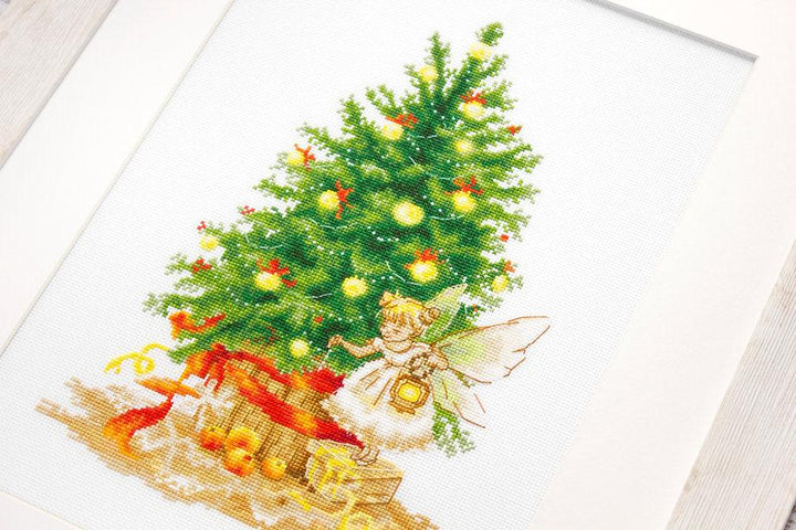 Christmas Tree B1117L Counted Cross-Stitch Kit