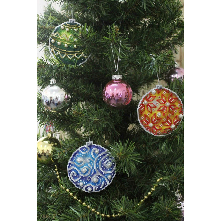 Christmas Tree Decoration - Amber SR-168 Plastic Canvas Counted Cross Stitch Kit