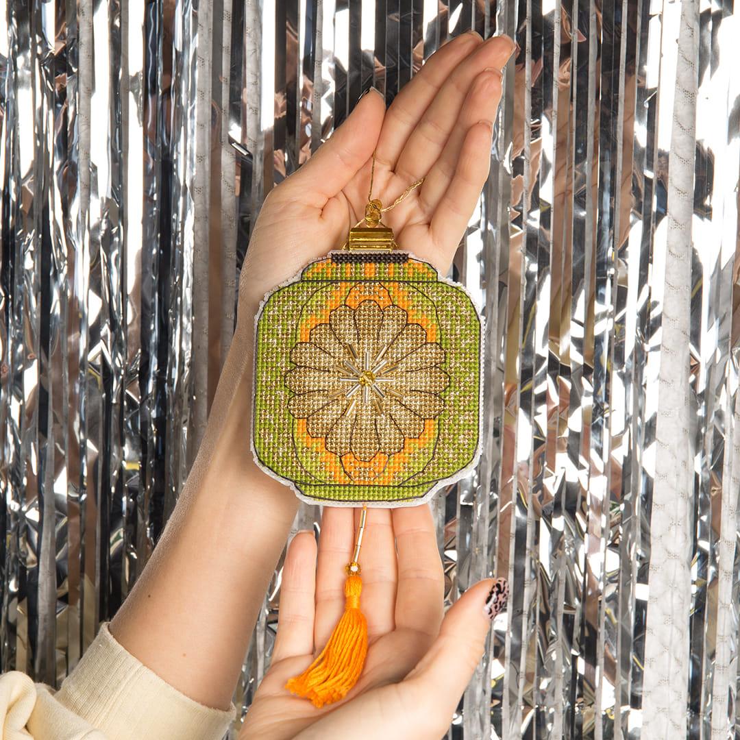 Christmas tree toy. Plastic Canvas Cross-stitch kit T-27C "Colorful lanterns"