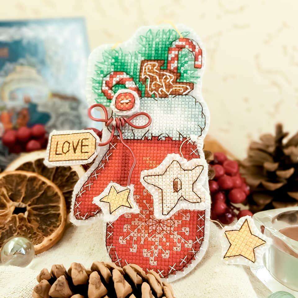 Christmas tree toy. Plastic Canvas Cross-stitch kit T-03C
