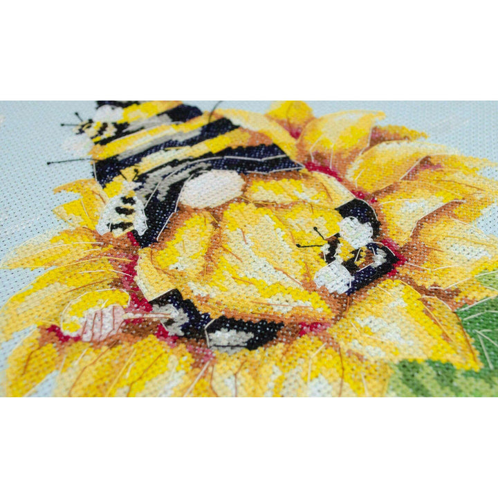 Counted Cross-stitch kit - Beekeeper AH-184