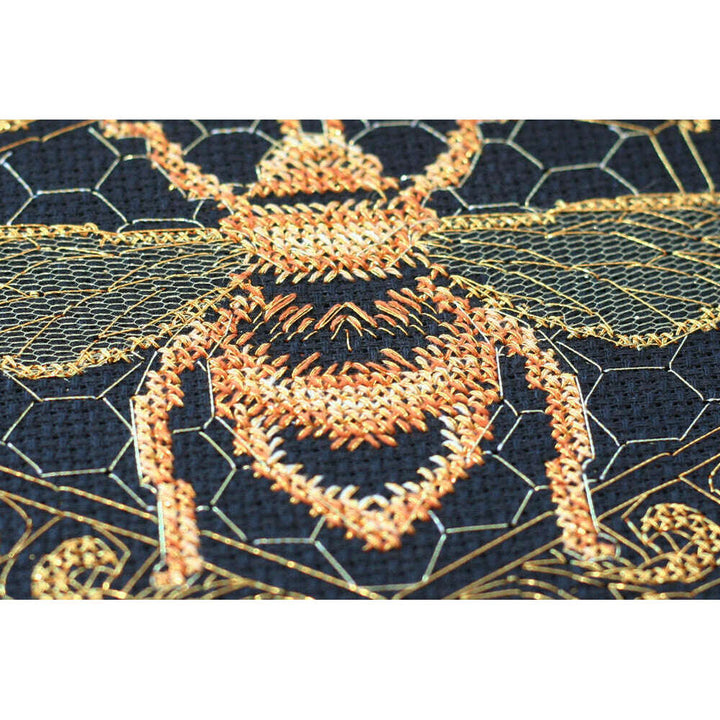 Counted Cross stitch kit - Golden bee AH-063