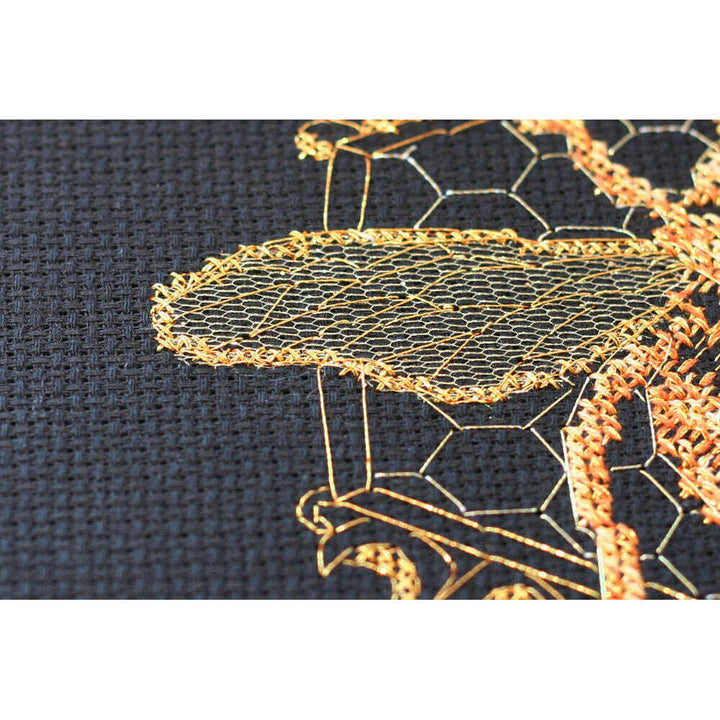 Counted Cross stitch kit - Golden bee AH-063