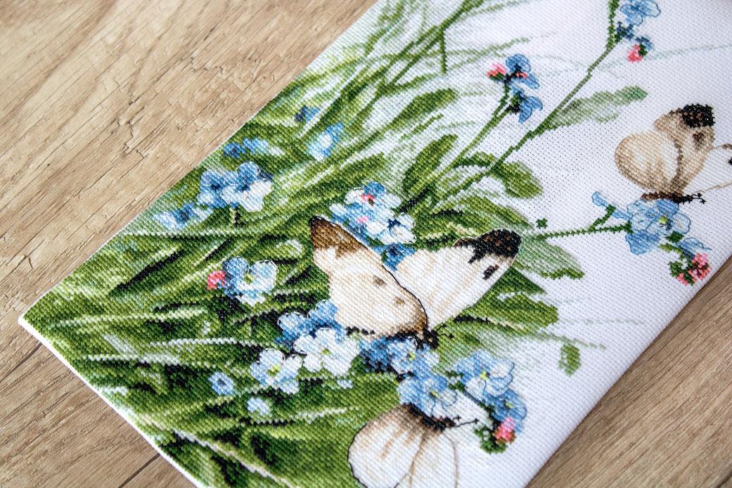 Counted Cross Stitch Kit Butterflies and bluebird flowers Leti939