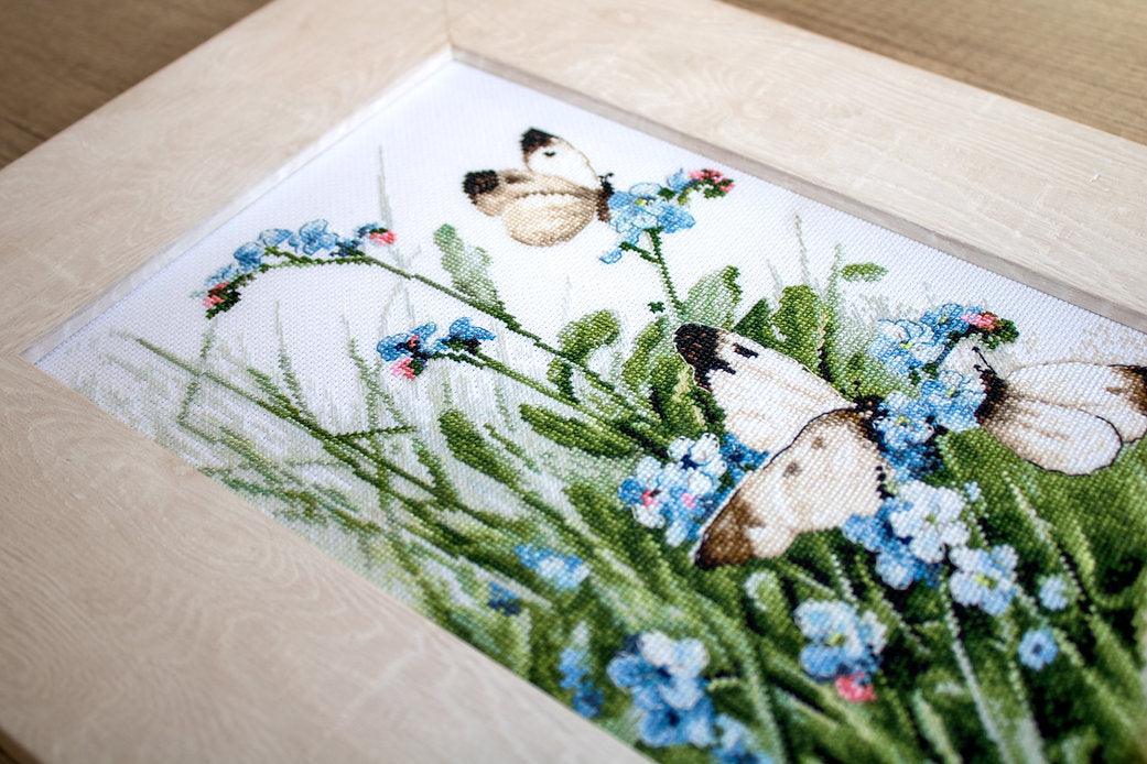 Counted Cross Stitch Kit Butterflies and bluebird flowers Leti939