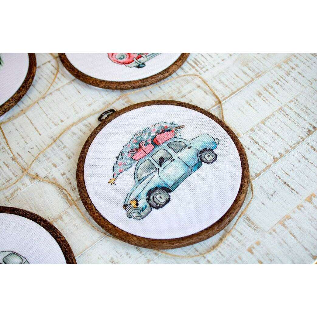 Counted Cross Stitch Kit Christmas Retro Cars / Kit of 5 Leti965