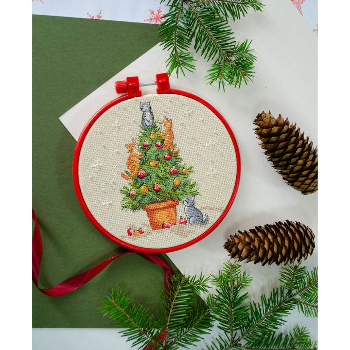 Cross-stitch kit - The naughty cats AHM-090