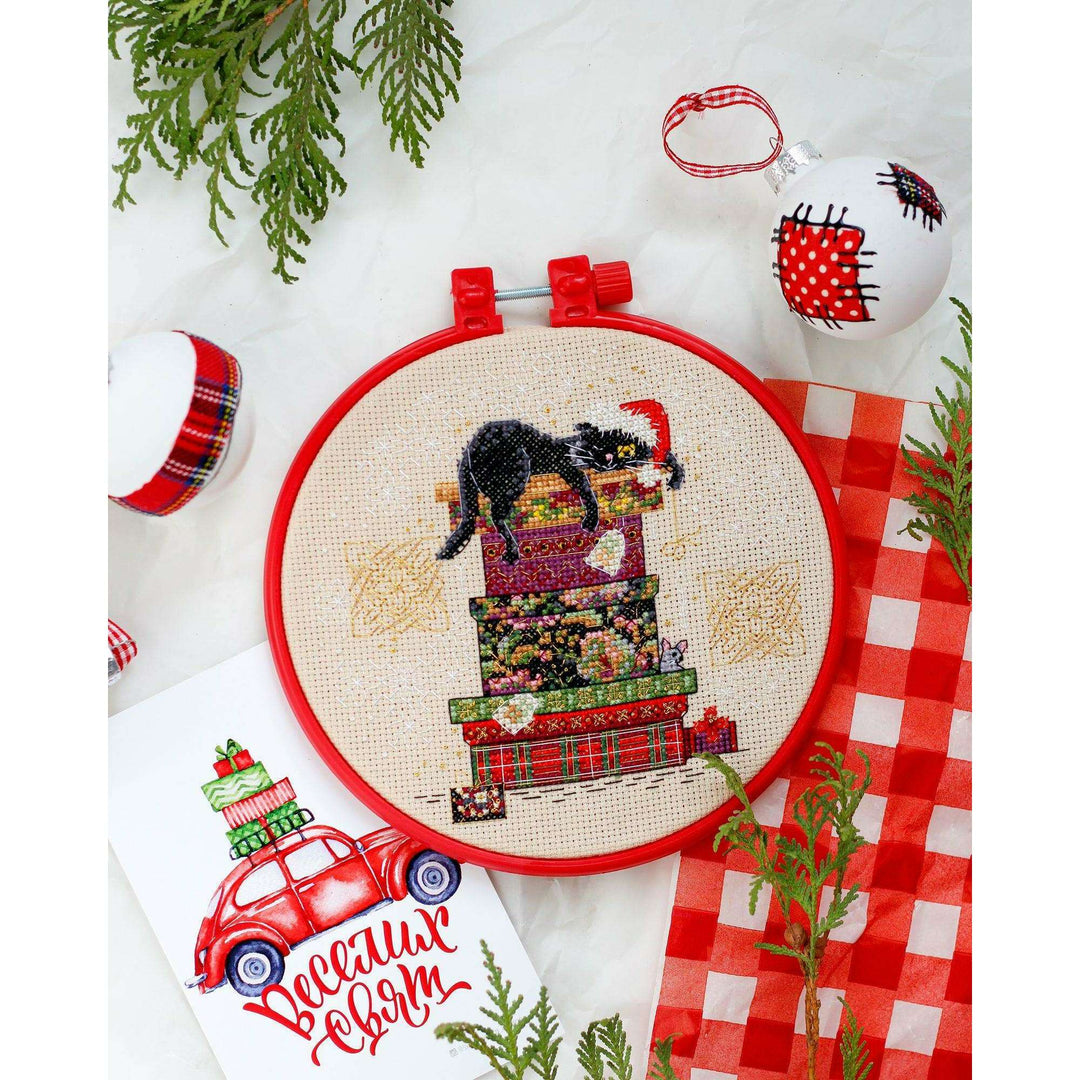 Cross stitch kit Cat and mouse AHM-030