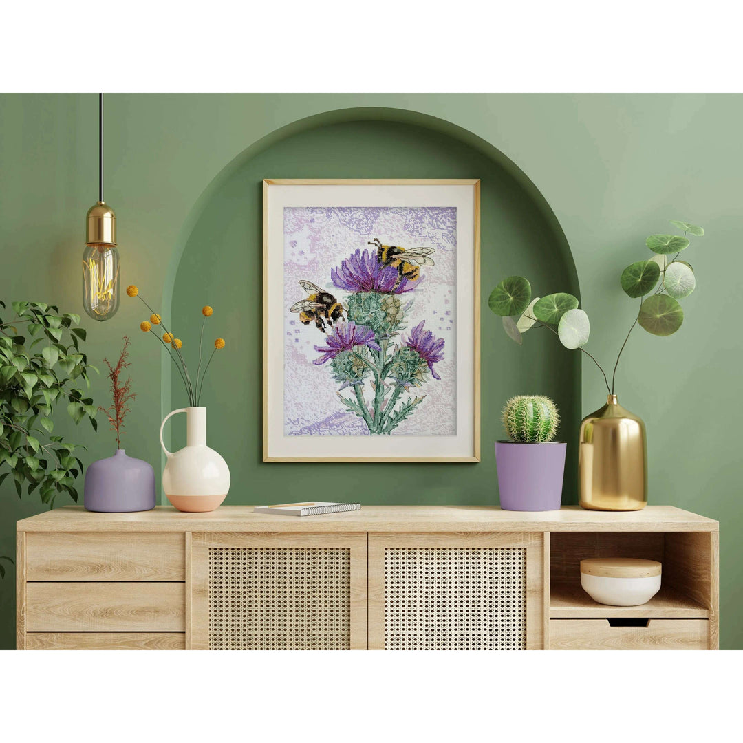 Cross-stitch kit Hunting for nectar AH-188