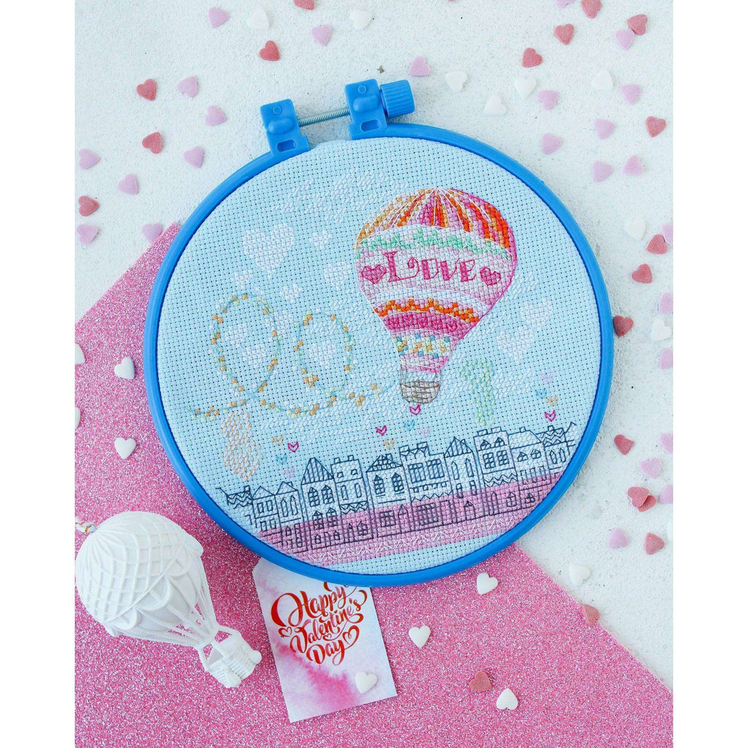 Cross-stitch kit Love is in the air AHM-033