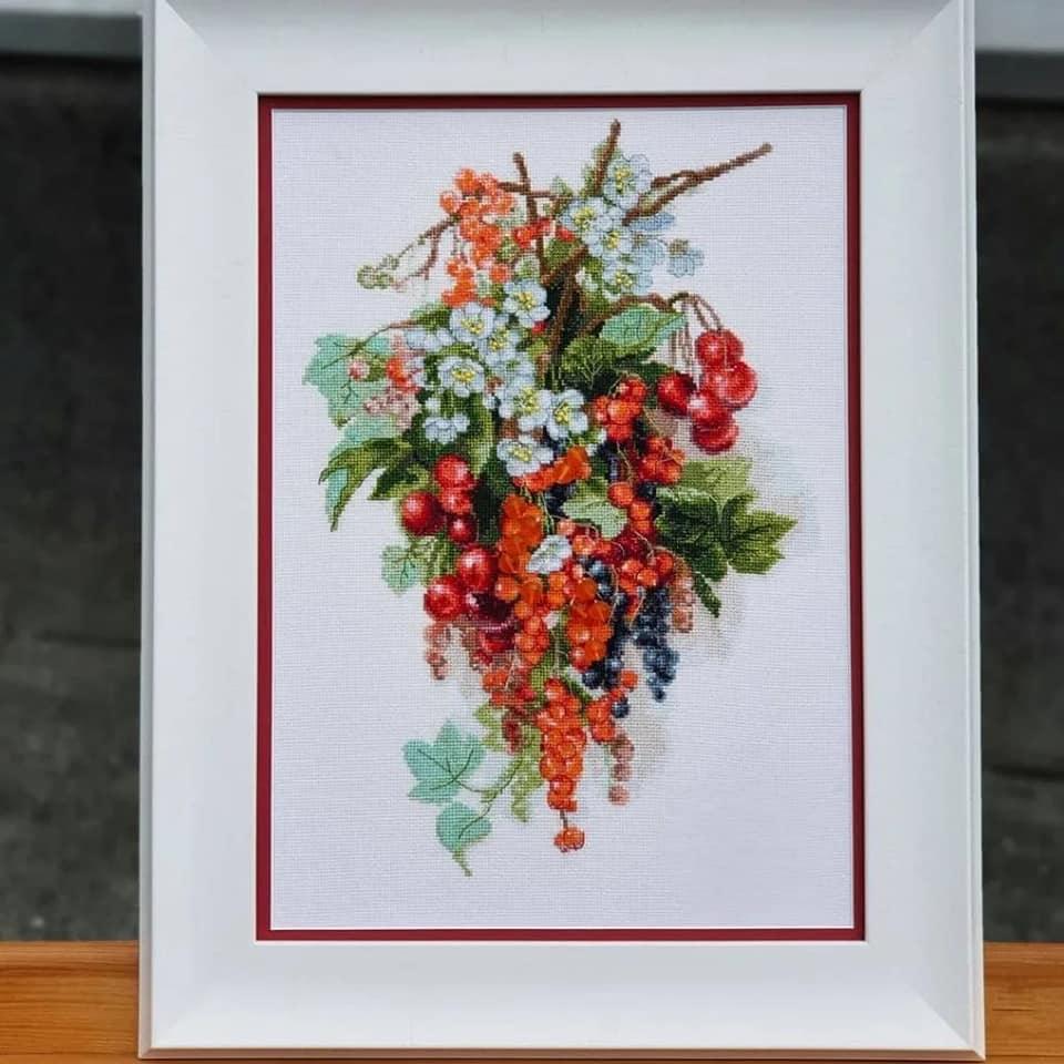 Cross-stitch kit M-266C "Sweet berry"
