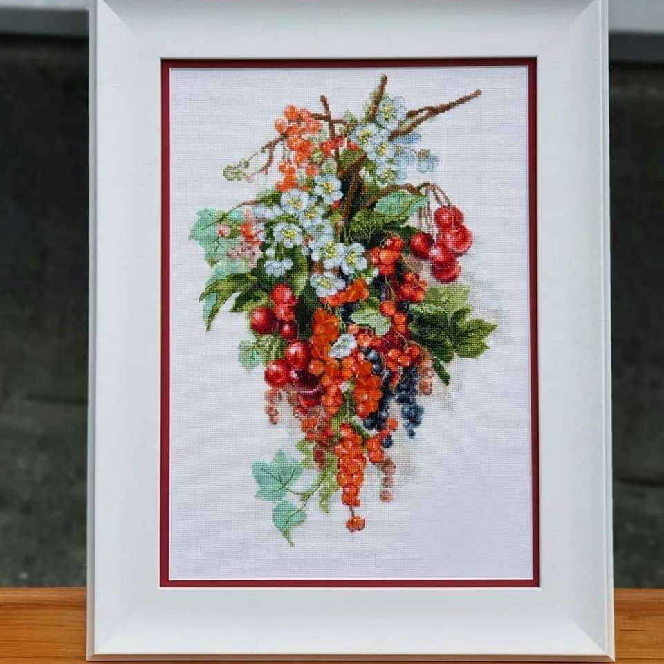 Cross-stitch kit M-266C "Sweet berry"