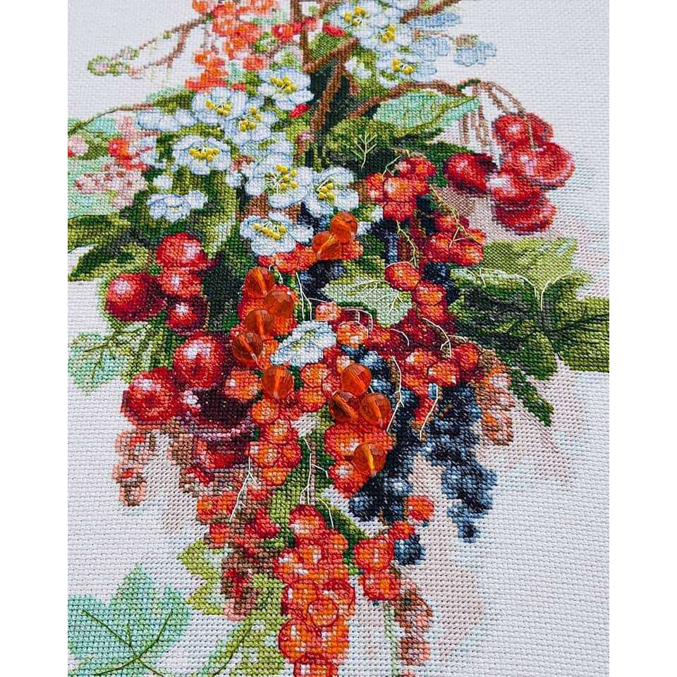 Cross-stitch kit M-266C "Sweet berry"