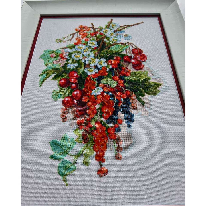 Cross-stitch kit M-266C "Sweet berry"