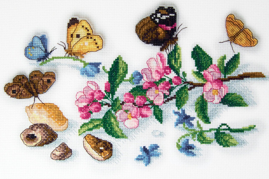 Cross-stitch kit M-453C Counted cross stitch kit series "Favorite garden"