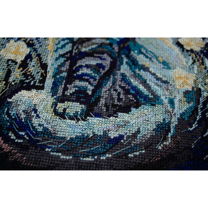 Cross-stitch kit Night guest AH-197