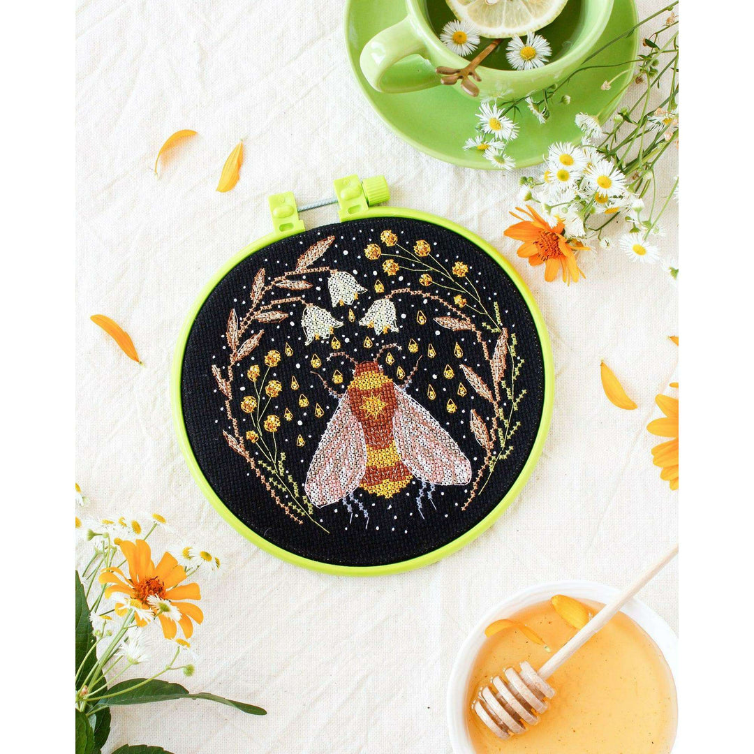 Cross-stitch kit Sweet nectar AHM-022