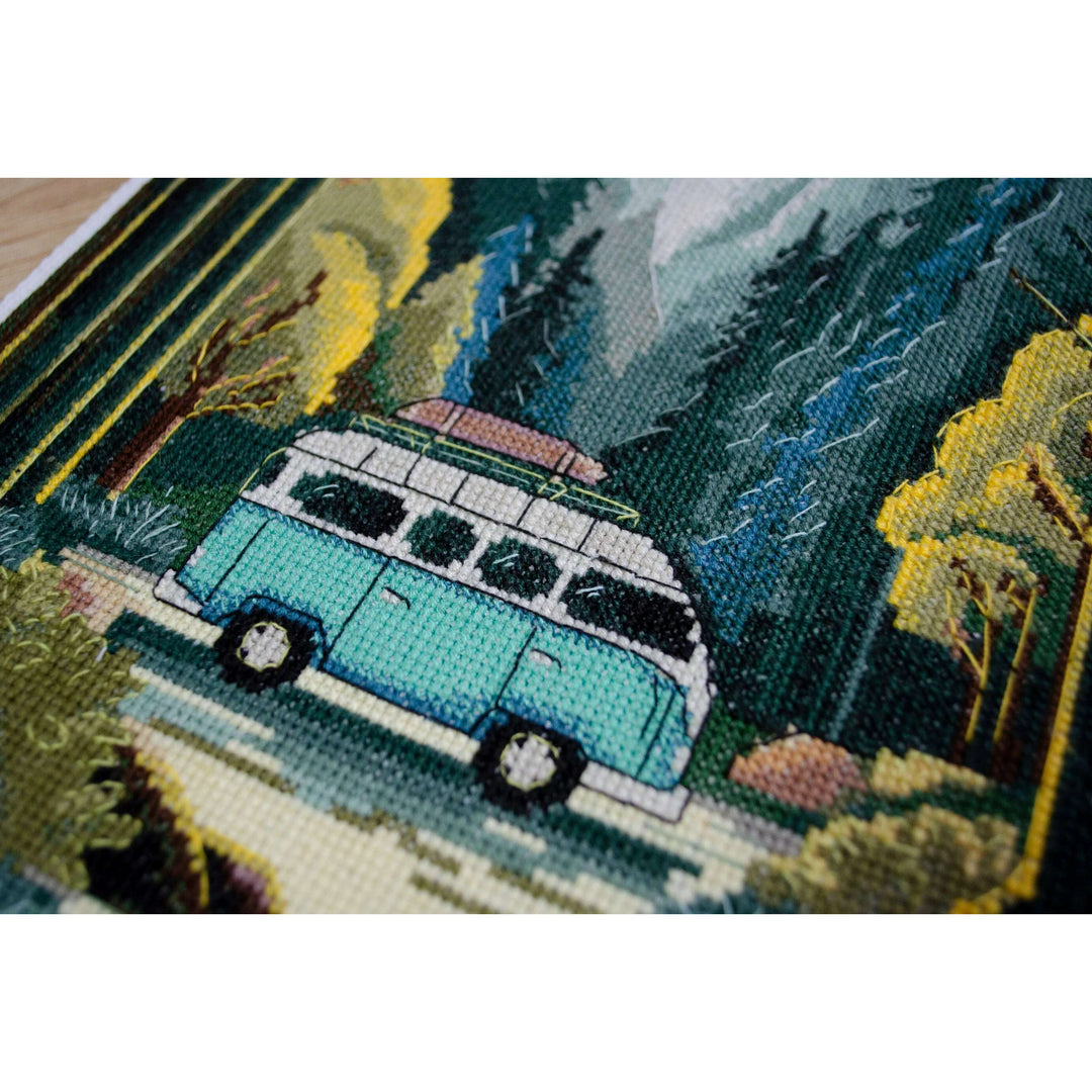 Cross-stitch kit Thirst for adventure AH-198