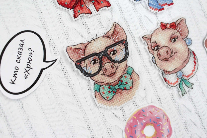 Cute Piggies P-279 / SR-279 Plastic Canvas Counted Cross Stitch Kit