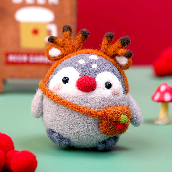 Christmas Penguin Needle Felting Kit. Wizardi DIY Wool Craft Kit F07N8-W116