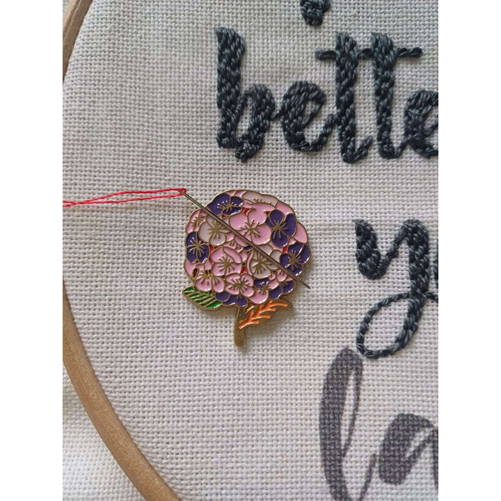 Flower Magnetic Needle Minder F07M10-5 Flowers
